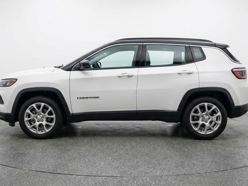 Used 2025 Jeep Compass Limited image 5