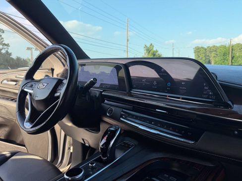 Used 2022 Cadillac Escalade Premium Luxury w/ Performance Package AWD/4WD image 38