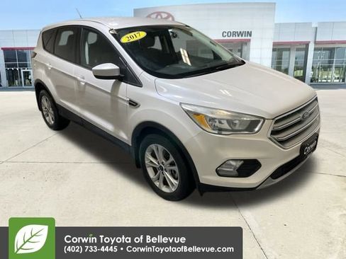 Used 2017 Ford Escape SE w/ SE Cold Weather Package image 1