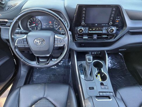 Used 2021 Toyota Highlander XSE FWD image 11