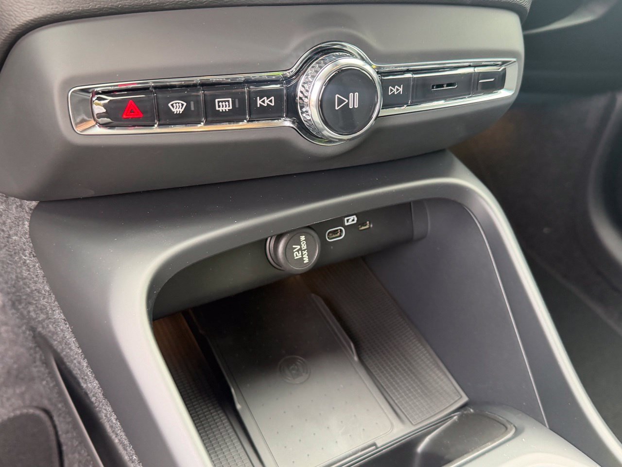 New 2026 Volvo XC40 B4 Core w/ Protection Package Premier FWD image 17