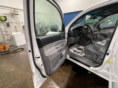 Used 2011 Toyota Tacoma 4x4 Double Cab w/ TRD Sport Pkg image 25