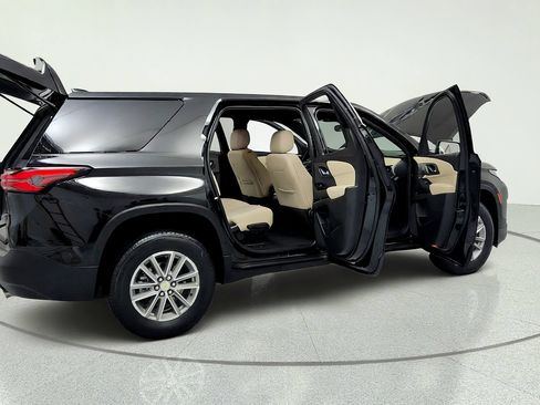 Used 2023 Chevrolet Traverse LS FWD image 13