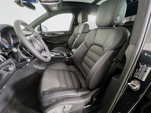 New 2026 Porsche Macan Turbo image 5