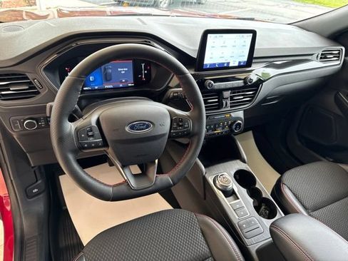 Used 2025 Ford Escape ST-Line w/ Cold Weather Package AWD/4WD image 15