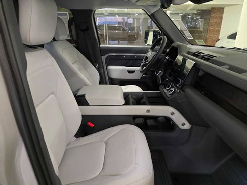 New 2026 Land Rover Defender 110 X-Dynamic SE AWD/4WD image 11