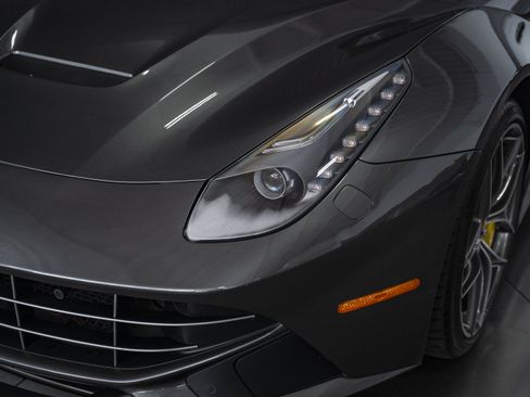 Used 2014 Ferrari F12 Berlinetta RWD image 11