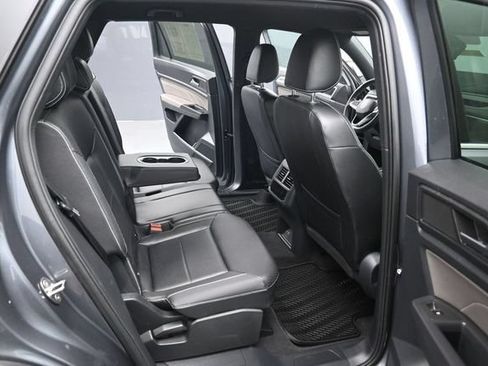 Used 2022 Volkswagen Atlas Cross Sport SE w/ Black Wheel Package AWD/4WD image 29