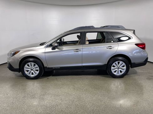 Used 2019 Subaru Outback 2.5i Premium AWD/4WD image 6