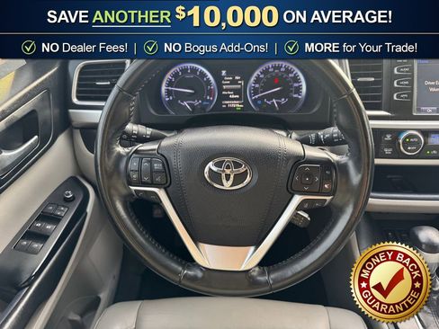 Used 2019 Toyota Highlander XLE image 18