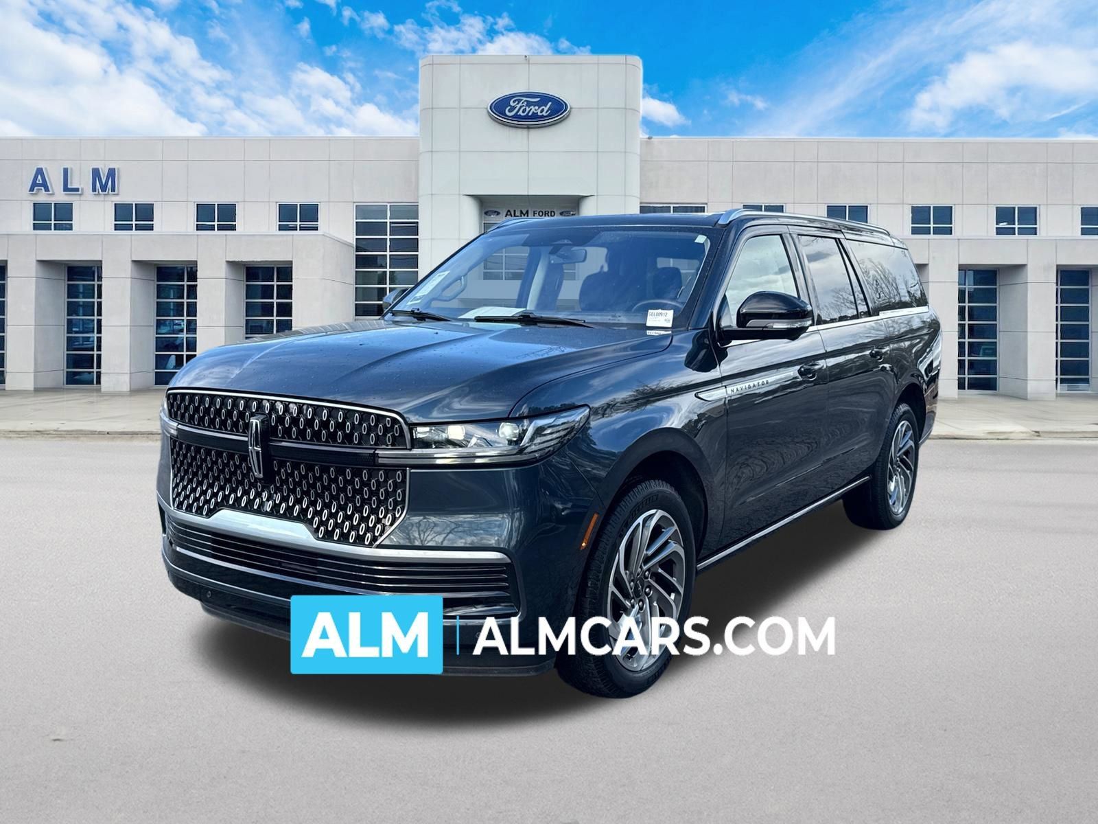 Used 2025 Lincoln Navigator L Reserve AWD/4WD image 1