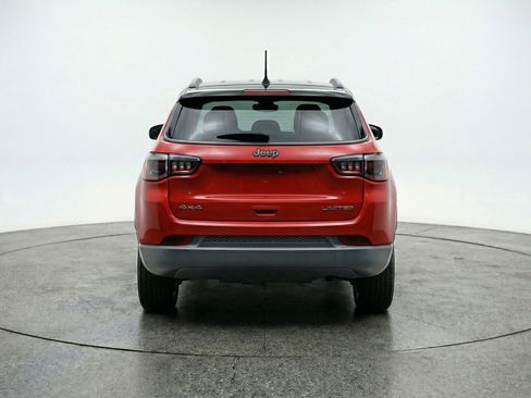 Used 2025 Jeep Compass Trailhawk AWD/4WD image 7