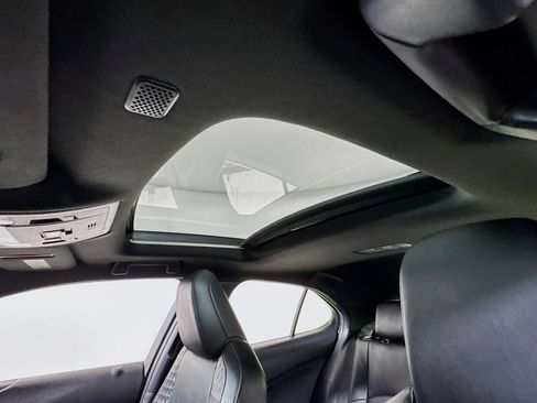 Used 2019 Lexus UX 250h image 4