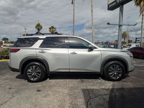 Used 2022 Nissan Pathfinder SV FWD image 4