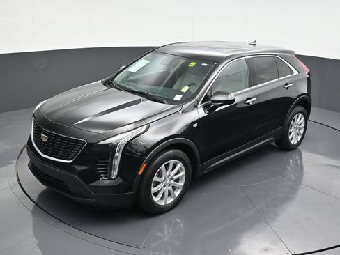 Used 2022 Cadillac XT4 Luxury w/ Driver Awareness Package FWD image 12