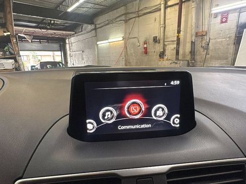 Used 2018 MAZDA MAZDA3 Touring FWD image 19