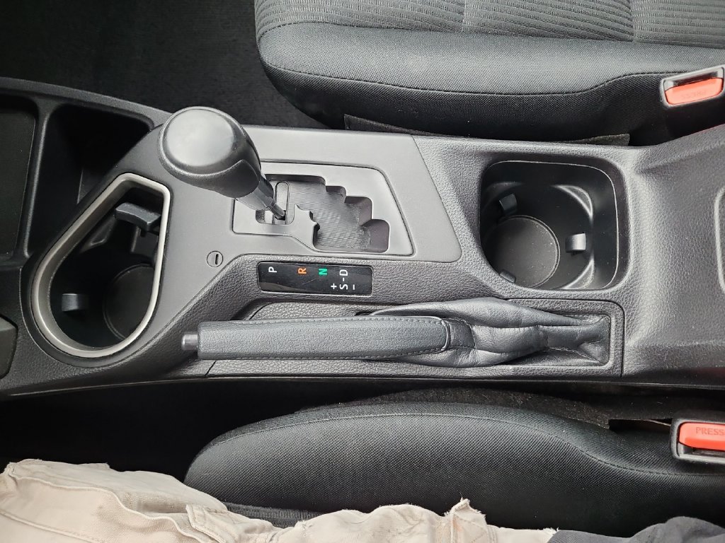 Used 2018 Toyota RAV4 LE AWD/4WD image 24