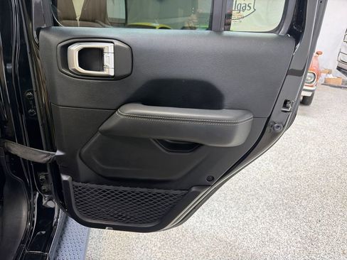 Used 2019 Jeep Wrangler Unlimited Sahara AWD/4WD image 41