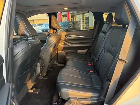 Used 2023 INFINITI QX60 Luxe w/ Vision Package image 11