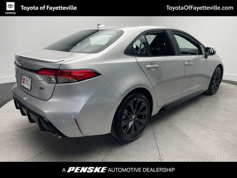 Used 2025 Toyota Corolla SE w/ SE Premium Package image 5