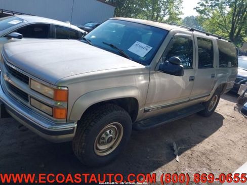 Used 1999 Chevrolet Suburban 2500 w/ Preferred Equipment Group 3 AWD/4WD image 3