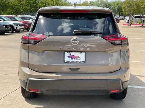 Used 2025 Nissan Rogue SV image 6