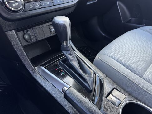 Used 2016 Toyota Corolla LE image 27