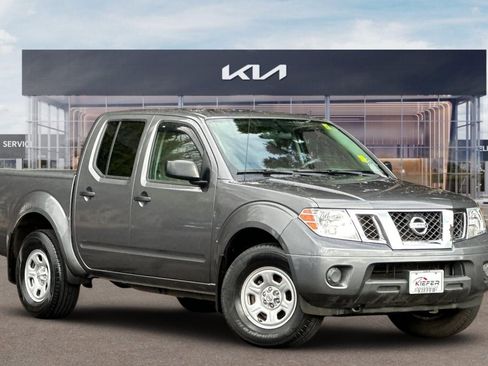 Used 2021 Nissan Frontier SV w/ SV Utility Package AWD/4WD image 2
