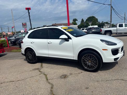 Used 2018 Porsche Cayenne Platinum Edition AWD/4WD image 2