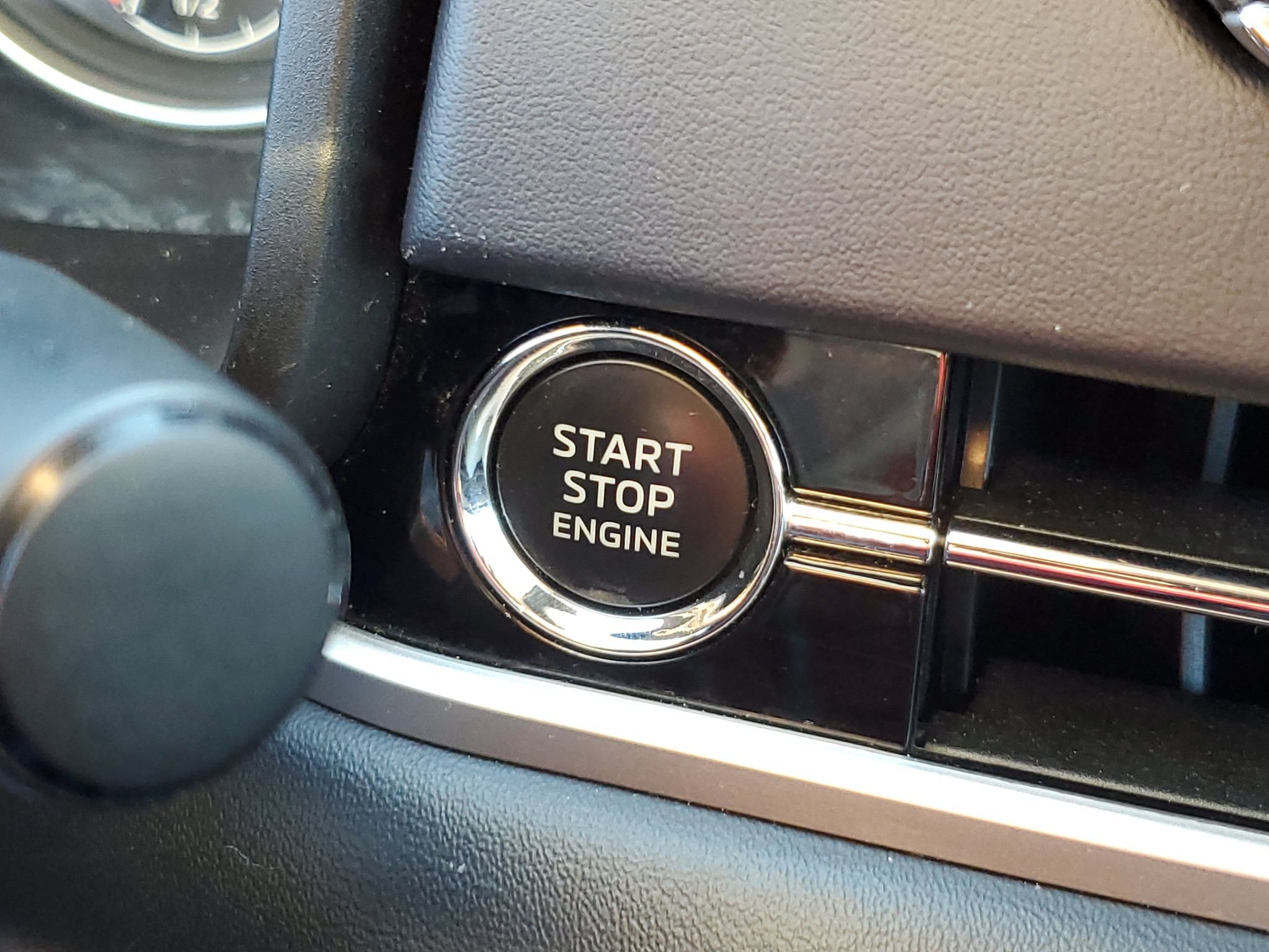 Used 2024 Mitsubishi Outlander AWD image 25