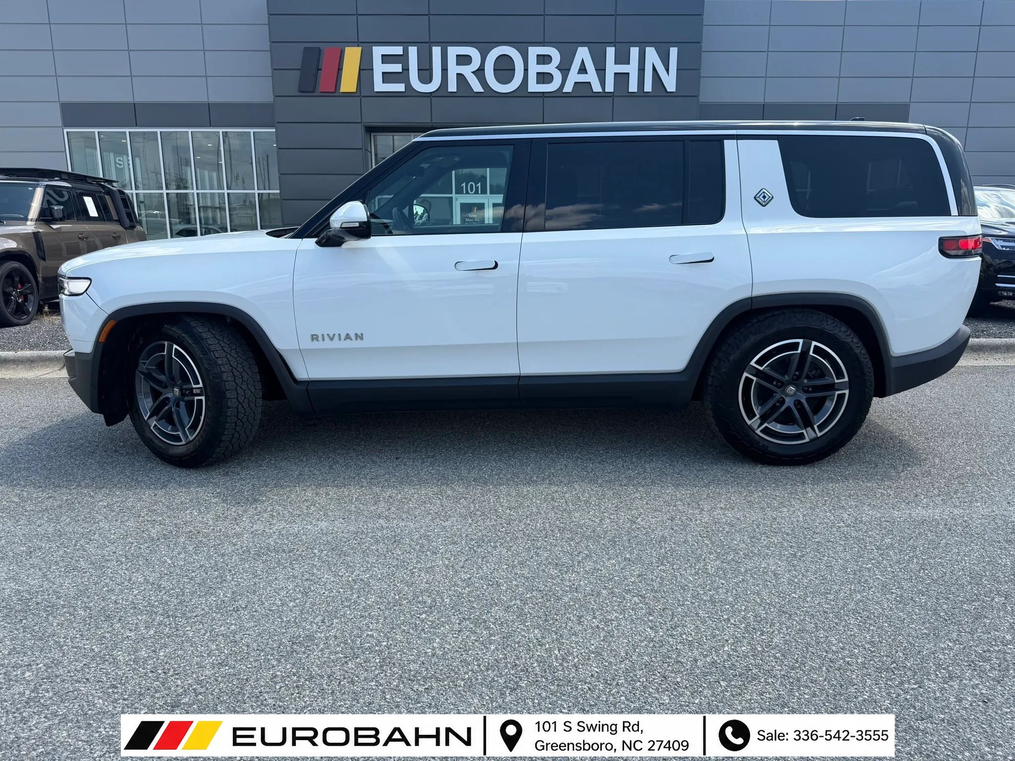 Used 2025 Rivian R1S Adventure Dual AWD/4WD image 2