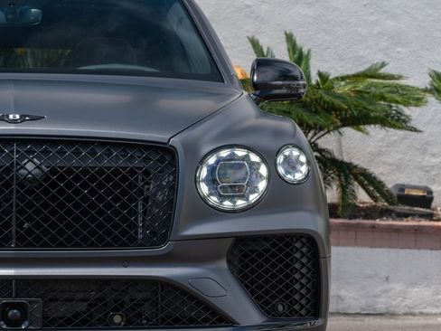 Used 2025 Bentley Bentayga AWD/4WD image 34
