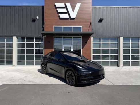 Used 2023 Tesla Model Y Performance AWD/4WD image 1