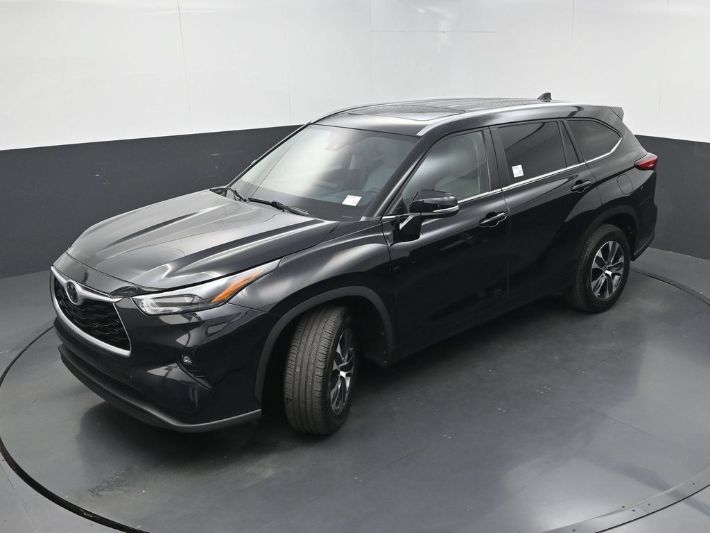 Used 2023 Toyota Highlander XLE FWD image 36