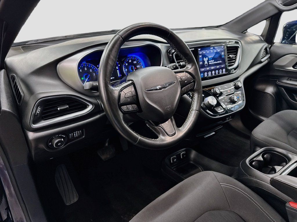 Used 2019 Chrysler Pacifica Touring Plus w/ S Appearance Package FWD image 5