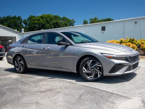 Certified 2025 Hyundai Elantra Sport FWD image 2