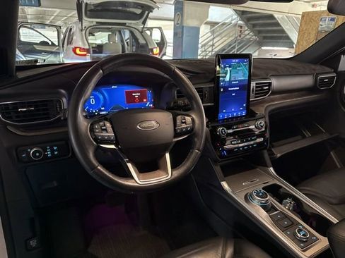 Used 2021 Ford Explorer Platinum w/ Equipment Group 601A image 5