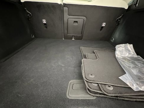 Certified 2025 Volvo XC60 B5 Core image 23