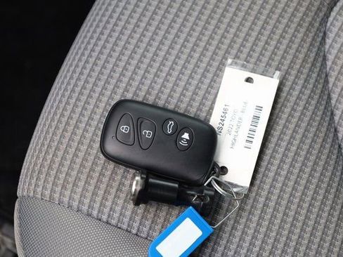 Used 2022 Toyota Highlander LE image 30