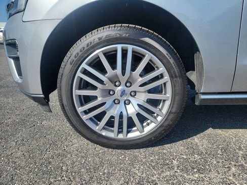 Used 2023 Ford Expedition Limited image 30