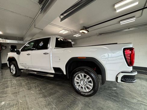 Used 2021 GMC Sierra 3500 Denali w/ Denali Ultimate Package AWD/4WD image 8