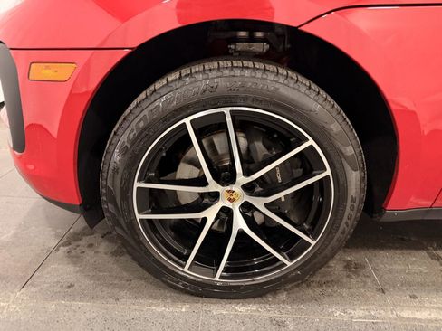 Certified 2025 Porsche Macan image 10