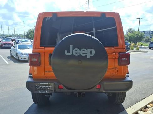 Used 2025 Jeep Wrangler Unlimited Sahara AWD/4WD image 5