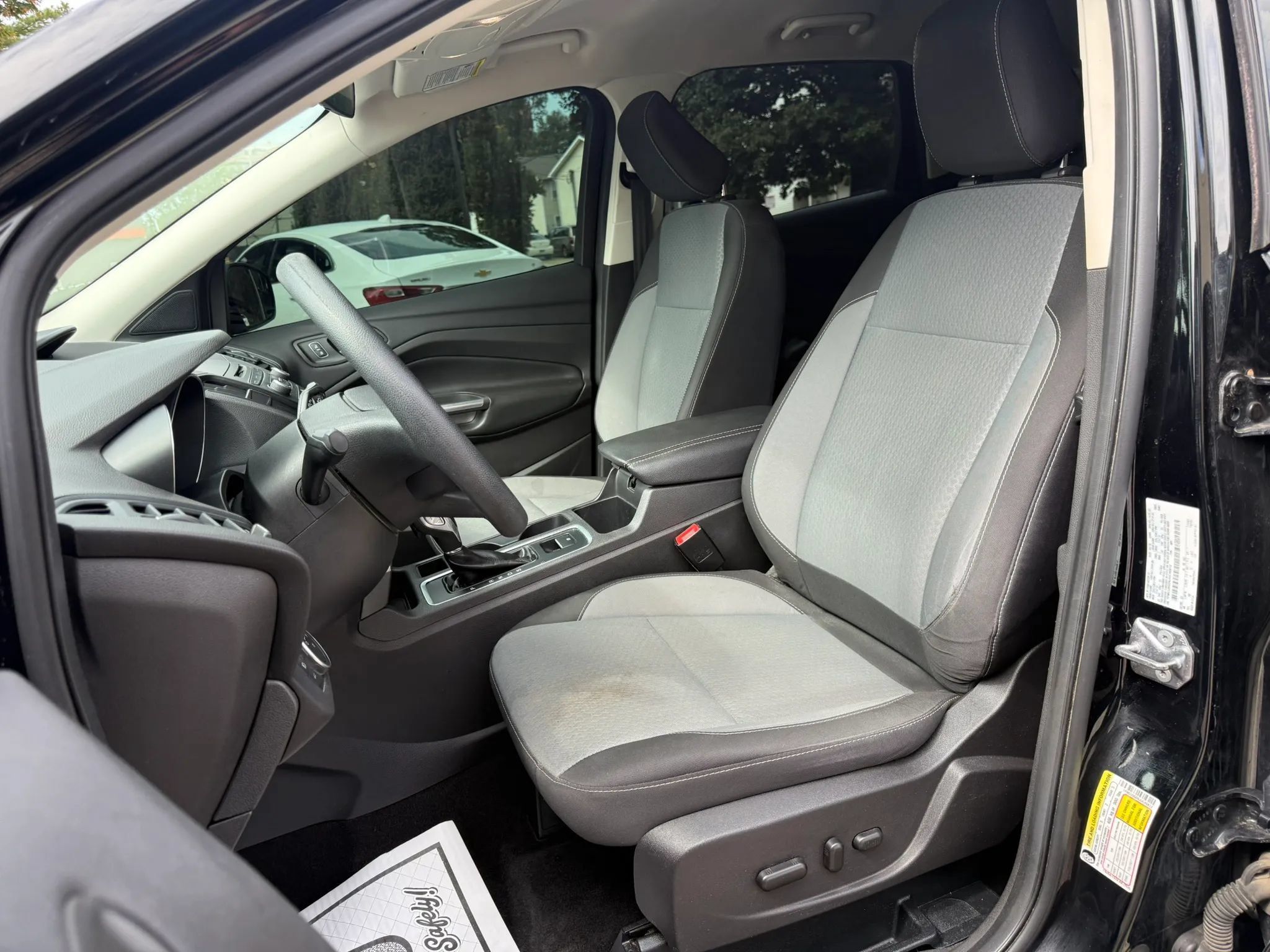 Used 2018 Ford Escape SE FWD image 11