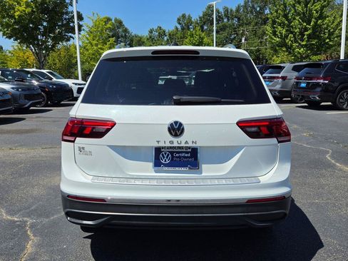 Certified 2023 Volkswagen Tiguan SE w/ Panoramic Sunroof Package FWD image 4