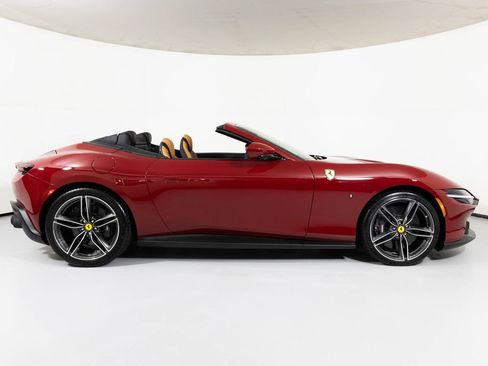 Used 2024 Ferrari Roma Spider image 30
