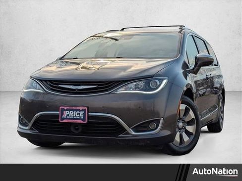 Used 2018 Chrysler Pacifica Limited w/ Advanced Safetytec Group image 1