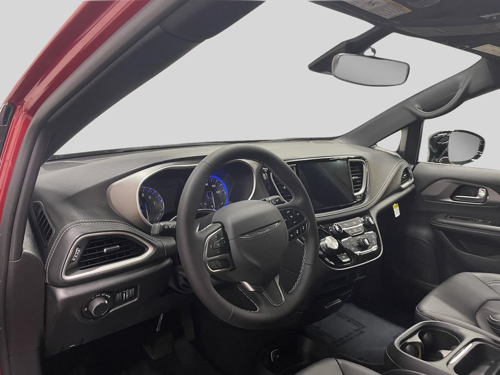 New 2027 Chrysler Pacifica Select w/ Family Tech Group AWD/4WD image 11