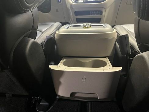 Used 2024 Chrysler Pacifica Touring-L image 24