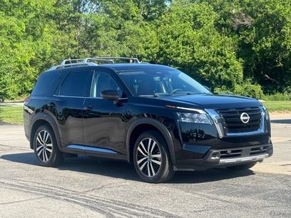 Used 2025 Nissan Pathfinder Platinum